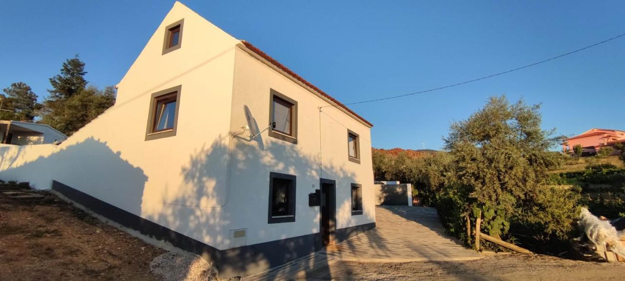 Pomar das Oliveiras - Moradia com Piscina privada e carregamento VE gratuito Carvalhal (Castelo Branco) Exterior foto